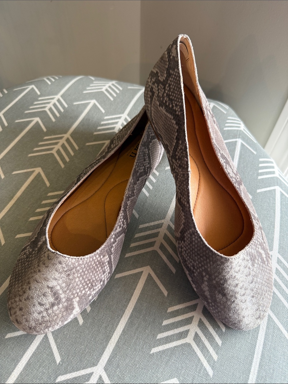 Born Ladies 10M Adour Taupe Snake-Print Leather Ballet Flats
